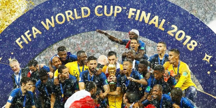 FIFA-World-Cup-Final-2018-Viral-Pictures-France-Drench-While-Russian-Prez-Putin-Under-Umbrella