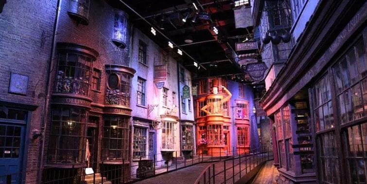 Happy-Birthday-Harry-Potter-Warner-Bros-London-Unveils-Studio-Tour-On-Harrys-39th-Birthday